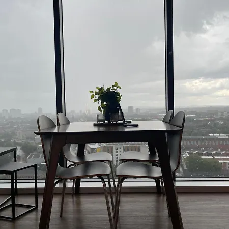 Luxury 2 Bedroom En-Suite Apartment Balcony Views Manchester Exterior photo